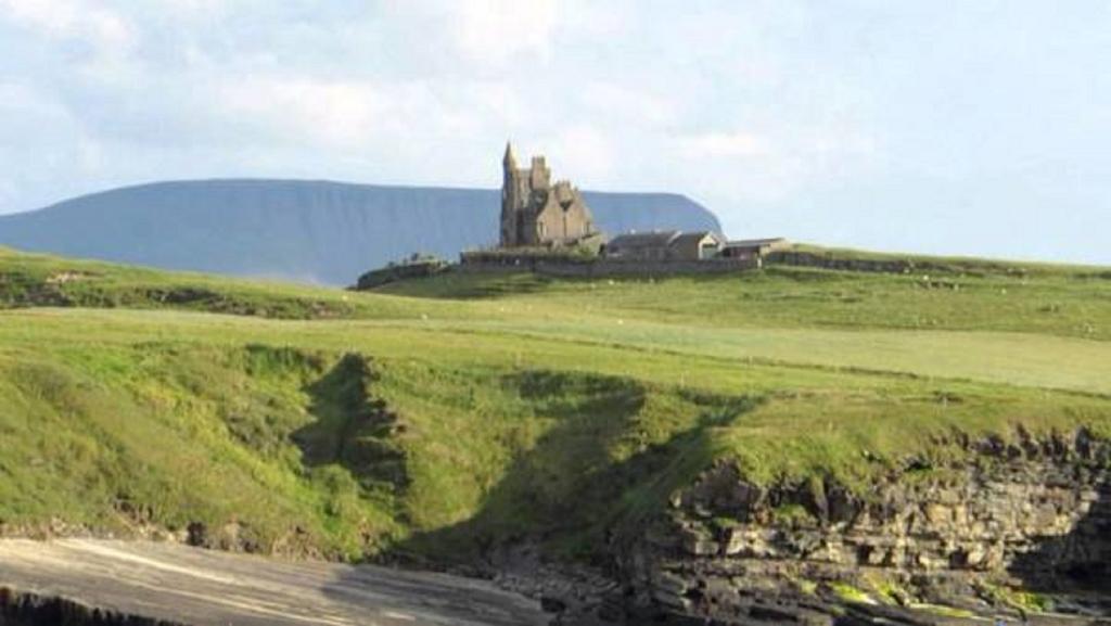 The Benwiskin Centre Ballaghnatrillick Buitenkant foto