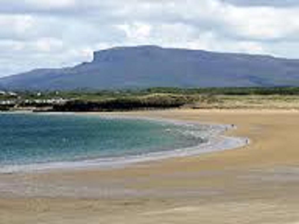The Benwiskin Centre Ballaghnatrillick Buitenkant foto
